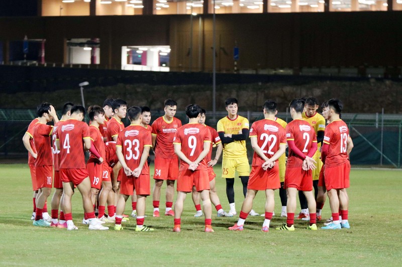 Các cầu thủ đội tuyển đã quên những trận thua lại sau lưng. Ảnh VFF