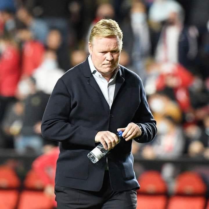 Chủ tịch Joan Laporta quyết định sa thải vị chiến lược gia người Hà Lan. Ảnh CLB.