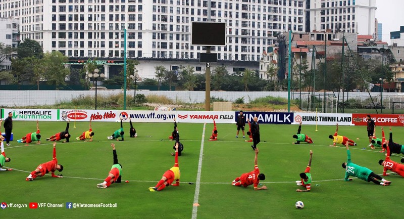 Các cầu thủ đội tuyển quốc gia tập luyện tại Hà Nội. Ảnh VFF.