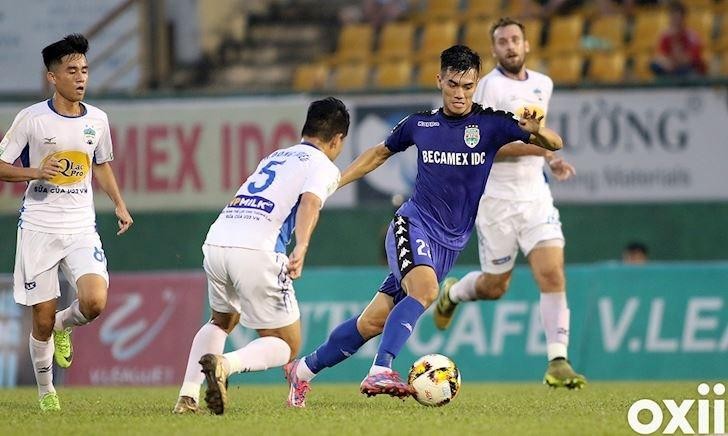 Tiến Linh là cầu thủ xuất sắc nhất của B.Bình Dương. Ảnh OX Tiến Linh là cầu thủ xuất sắc nhất của B.Bình Dương. Ảnh OX