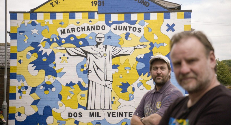 Bielsa không sao bịt được lỗ thủng hàng hậu vệ. Ảnh AP. Bielsa không sao bịt được lỗ thủng hàng hậu vệ. Ảnh AP.