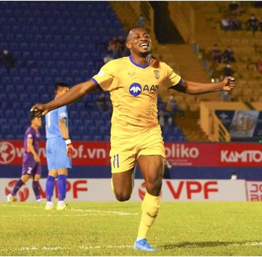 Oseni, ngoại binh mới của SLNA. Ảnh SLFC