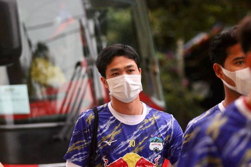 Công Phượng như cánh én lẻ loi. Ảnh SL