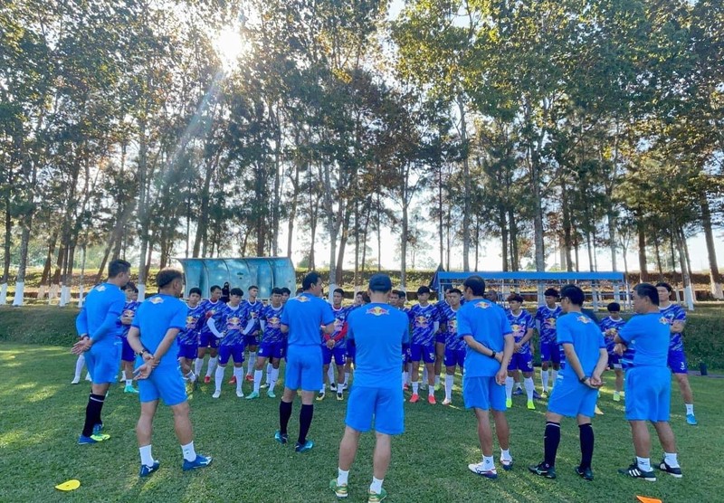 HAGL đang cấm trại chuẩn bị đá Viettel. Ảnh HAGL.