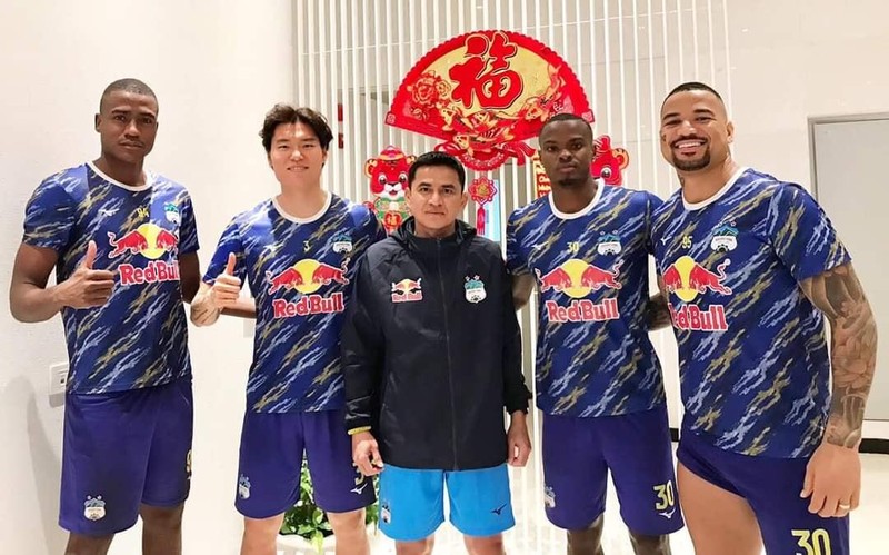 HLV Kiatisak chọn ngoại binh nào? Ảnh HAGL