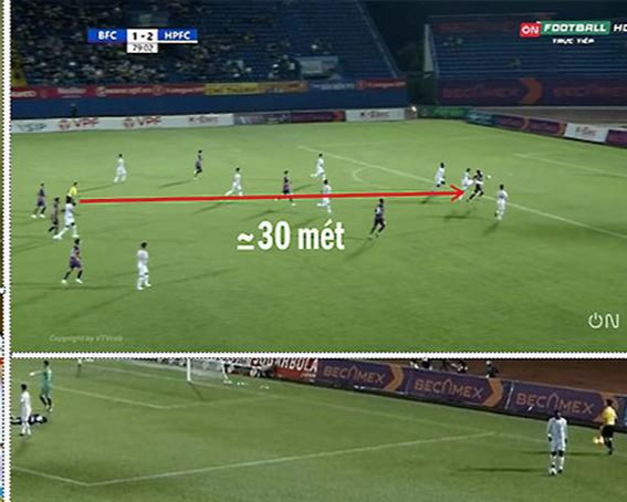 Tình huống xử lý của 2 ông trọng tài. Ảnh màn hình.