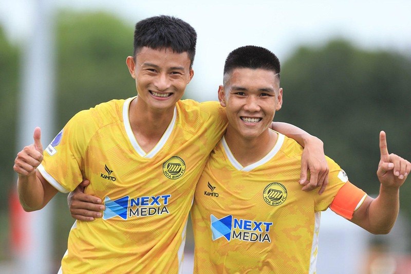 Tuổi trung bình của Hòa Bình FC là 21, còn rất trẻ. Ảnh HB