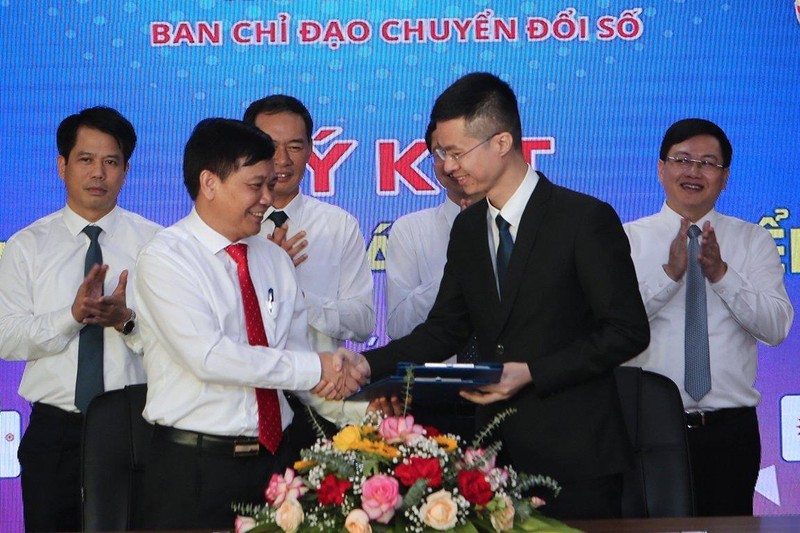 Thanh Hoá ký kết hợp tác với các doanh nghiệp để đẩy nhanh quá trình chuyển đổi số của tỉnh. Thanh Hoá ký kết hợp tác với các doanh nghiệp để đẩy nhanh quá trình chuyển đổi số của tỉnh.