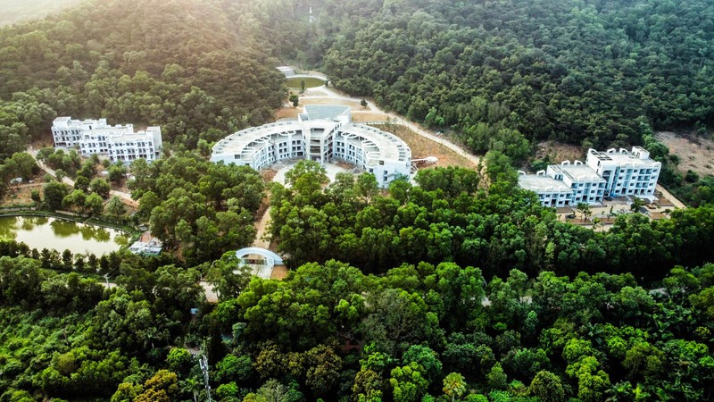 Trung tâm Chăm sóc người cao tuổi Ngọc Hà bao phủ bởi rừng phòng hộ Sóc Sơn, Hà Nội.