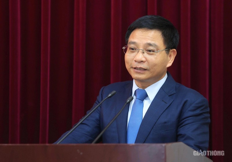 Bộ trưởng Nguyễn Văn Thắng phát biểu giao nhiệm vụ cho các cán bộ được điều động, bổ nhiệm. Ảnh: Tạ Hải/Giao thông.