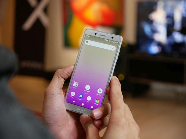 Đánh giá chi tiết Sony Xperia XZ2 Compact ảnh 2