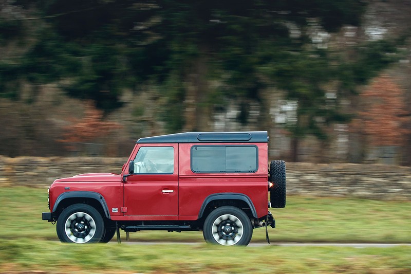 Kỷ niệm 70 năm, Land Rover ra mắt Defender Works V8  bản đặc biệt ảnh 8