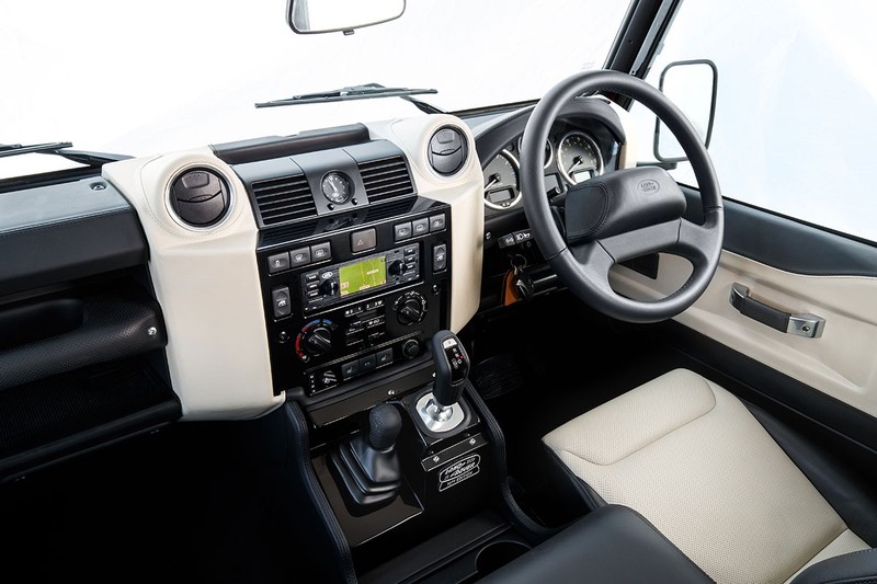 Kỷ niệm 70 năm, Land Rover ra mắt Defender Works V8  bản đặc biệt ảnh 3