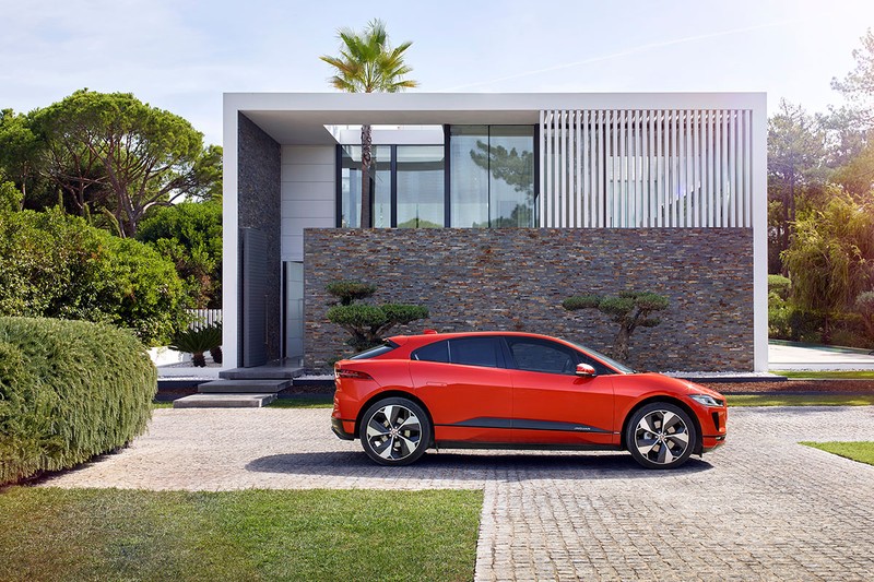 Jaguar I-PACE 2019: Quyết đấu đầu với đối thủ Tesla  ảnh 8