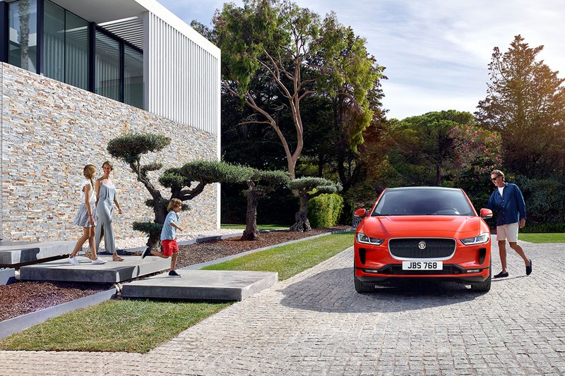 Jaguar I-PACE 2019: Quyết đấu đầu với đối thủ Tesla  ảnh 9