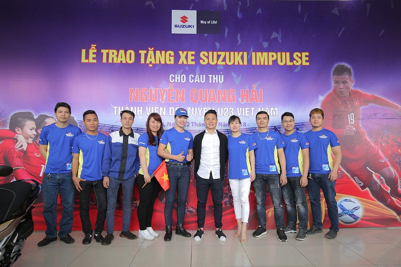 Đến giờ quà của Suzuki Việt Nam mới tới tay tuyển thủ Quang Hải ảnh 2