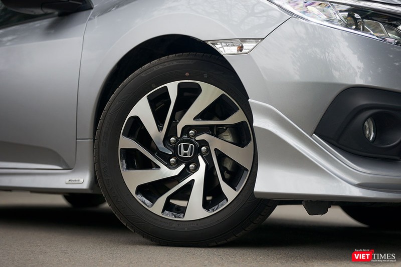 Honda Civic 1.8 E 2018 có xứng với mức giá 758 triệu đồng? ảnh 10
