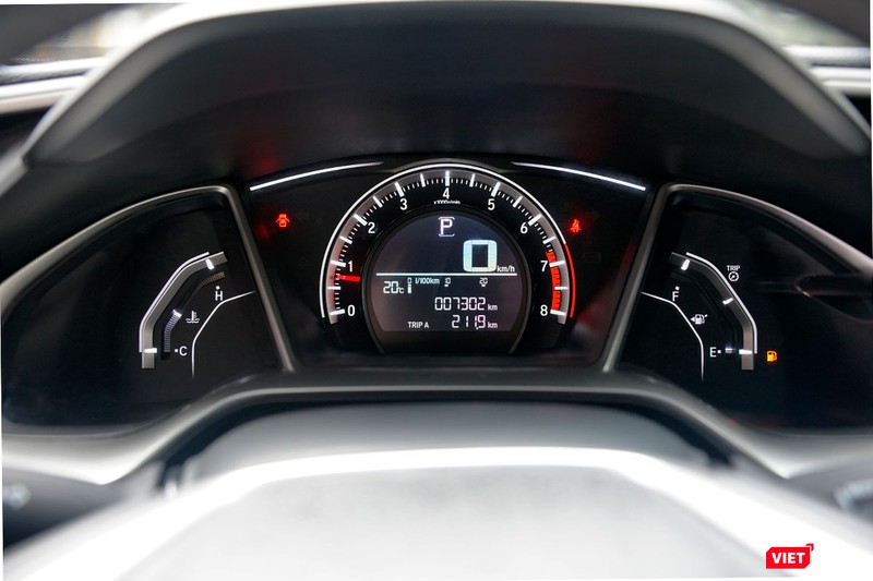 Honda Civic 1.8 E 2018 có xứng với mức giá 758 triệu đồng? ảnh 4