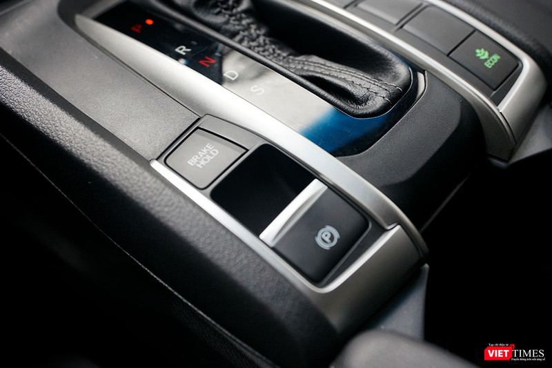 Honda Civic 1.8 E 2018 có xứng với mức giá 758 triệu đồng? ảnh 16