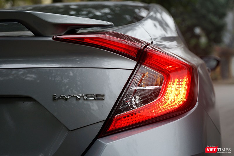 Honda Civic 1.8 E 2018 có xứng với mức giá 758 triệu đồng? ảnh 9