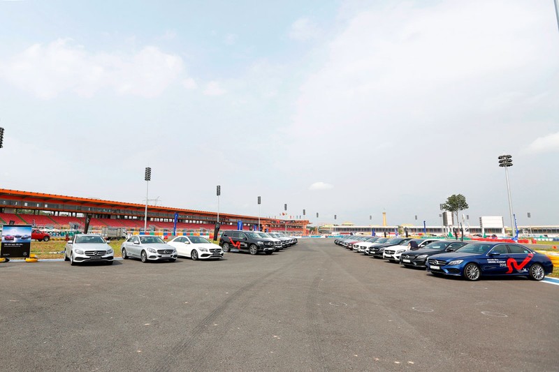 Học viện lái xe an toàn Mercedes-Benz 2018 có gì mới? ảnh 1