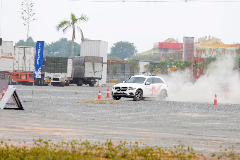 Học viện lái xe an toàn Mercedes-Benz 2018 có gì mới? ảnh 12
