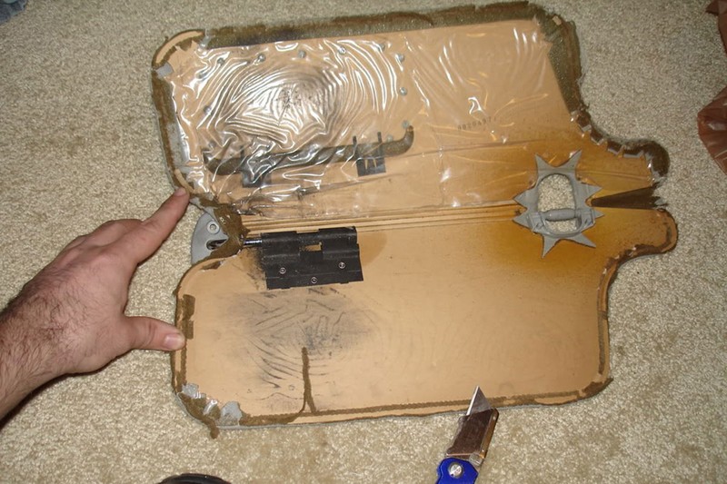 Toyota làm tấm chắn nắng từ bìa carton: Không có gì là sai, chỉ là giá hơi đắt! ảnh 1