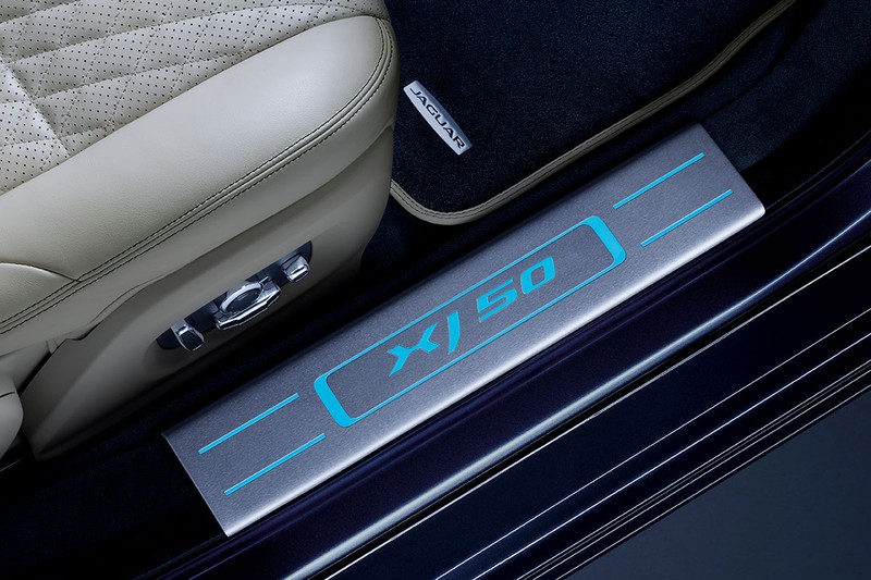 Kỷ niệm 50 năm dòng XJ, Jaguar ra mắt phiên bản đặc biệt XJ50  ảnh 9