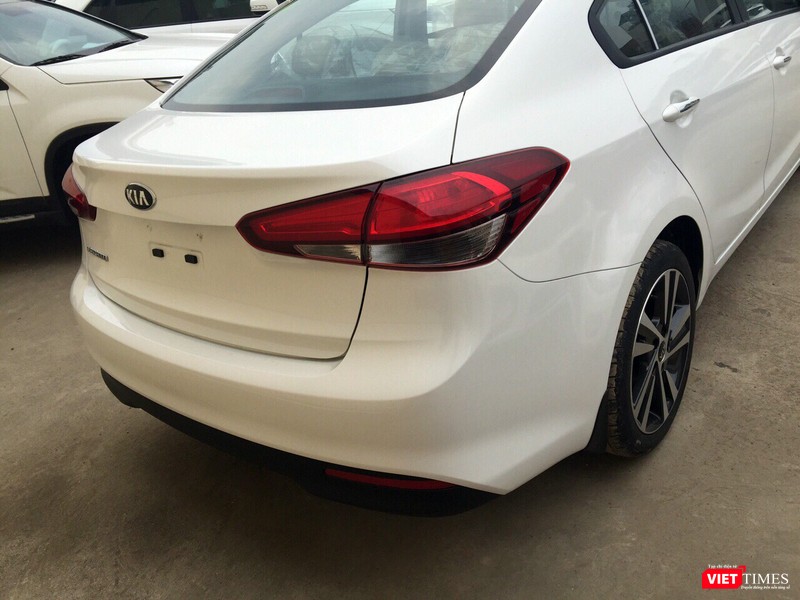 Cạnh tranh cả với phân khúc B, Kia Cerato 1.6 MT Base chốt giá dưới 500 triệu  ảnh 1