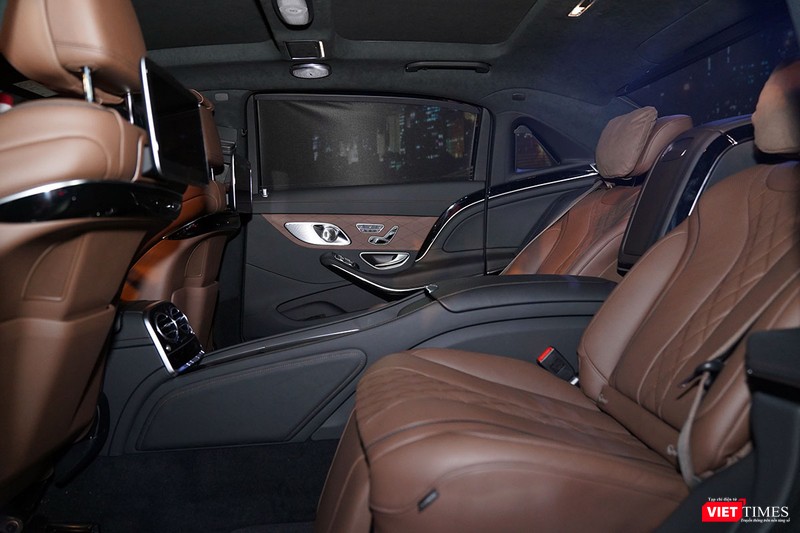 Phía sau sẽ chỉ có 2 chỗ ngồi với nhiều tính năng đúng với ý nghĩa phục vụ người ngồi ở khu vực này Phía sau sẽ chỉ có 2 chỗ ngồi với nhiều tính năng đúng với ý nghĩa phục vụ người ngồi ở khu vực này