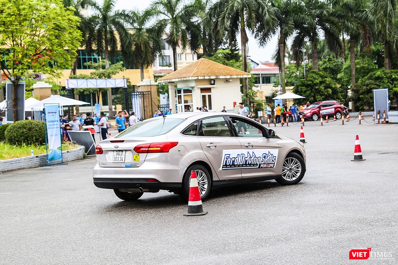 Các tình huống trong chương trình nhấn mạnh vào các điều kiện lái xe tiềm ẩn nhiều nguy cơ tai nạn.