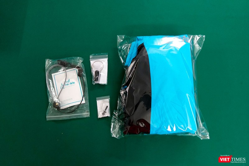 Một bộ áo bảo hiểm có túi khí sẽ gồm có các phụ kiện như thế này. Một bộ áo bảo hiểm có túi khí sẽ gồm có các phụ kiện như thế này.