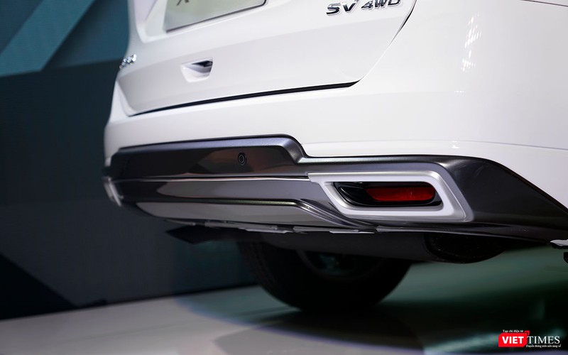 Ốp cản sau được thêm cảm biến lùi Ốp cản sau được thêm cảm biến lùi