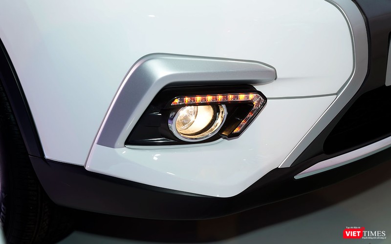 Cụm đèn sương mù bổ sung thêm dải LED hình boomerang Cụm đèn sương mù bổ sung thêm dải LED hình boomerang