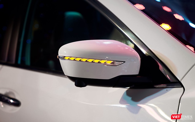 Gương chiếu hậu tích hợp xi-nhan LED dạng chạy Gương chiếu hậu tích hợp xi-nhan LED dạng chạy