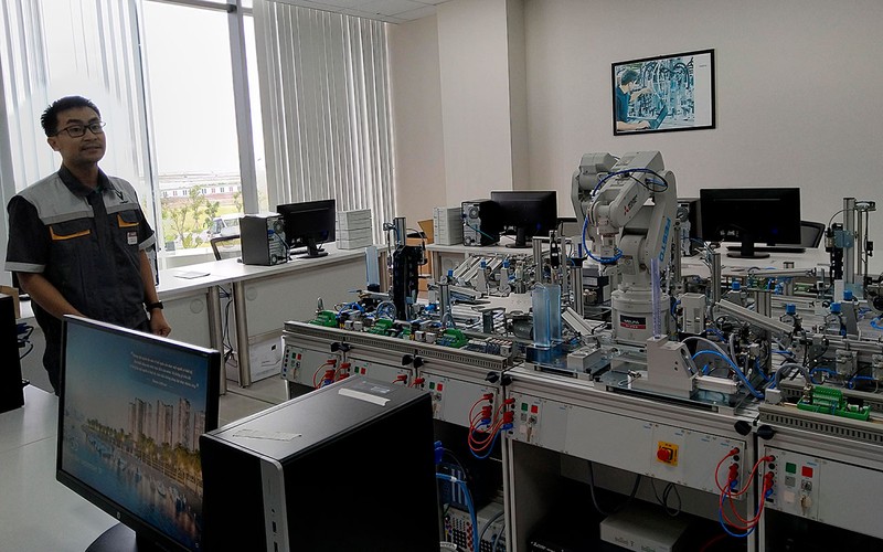 Học viên được đào tạo tại Trung tâm đào tạo VinFast sẽ học và thực hành trên những trang thiết bị hiện đại nhất.