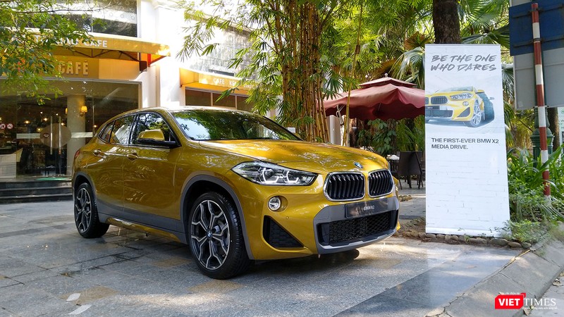 Dự kiến BMW X2 hoàn toàn mới sẽ có màn ra mắt thị trường Việt Nam vào ngày 24/9. Tuy nhiên, vì một số lý do phía THACO đã tạm thời hoãn lại và khả năng sẽ dời sang đầu tháng 10/2018. Giá bán của BMW X2 sẽ được công bố trong buổi lễ ra mắt của sản phẩm này.