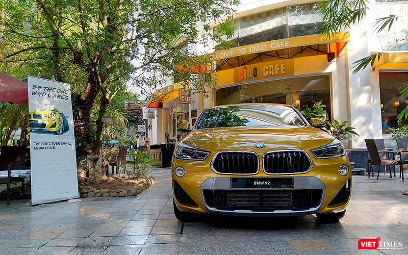 Mẫu X2 là thành viên mới và ấn tượng nhất trong gia đình BMW X-Series khi chính thức được giới thiệu ra toàn cầu vào tháng 10/2017 . BMW X2 được phát triển chung nền tảng khung gầm UKL2 giống như đàn em X1 hay MINI Countryman và là một trong 23 mẫu xe hoàn toàn mới được thiết kế dựa trên nền tảng này.