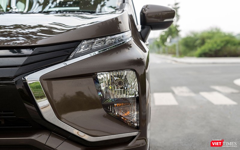 Dải LED chiếu sáng ngày tách biệt hẳn so với cụm đèn pha.