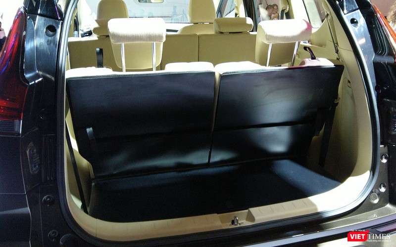 Khi sử dụng đủ 3 hàng ghế, khoang hành lý vẫn còn đủ chỗ cho những đồ dùng phục vụ hành trình ngắn ngày.