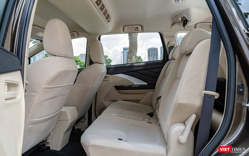 Hàng ghế thứ 2 có thể dịch chuyển tiến lùi để tăng không gian cho hàng ghế thứ 3