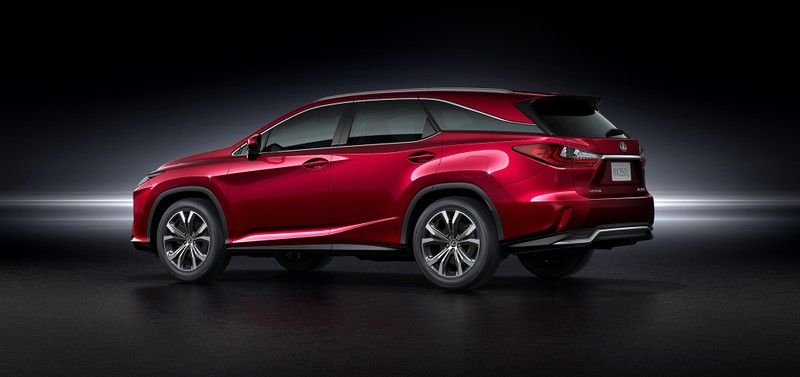 Chiều dài tổng thể của Lexus RX 350L được tăng thêm 110 mm, nâng lên 5.000 mm. Chiều dài tổng thể của Lexus RX 350L được tăng thêm 110 mm, nâng lên 5.000 mm.