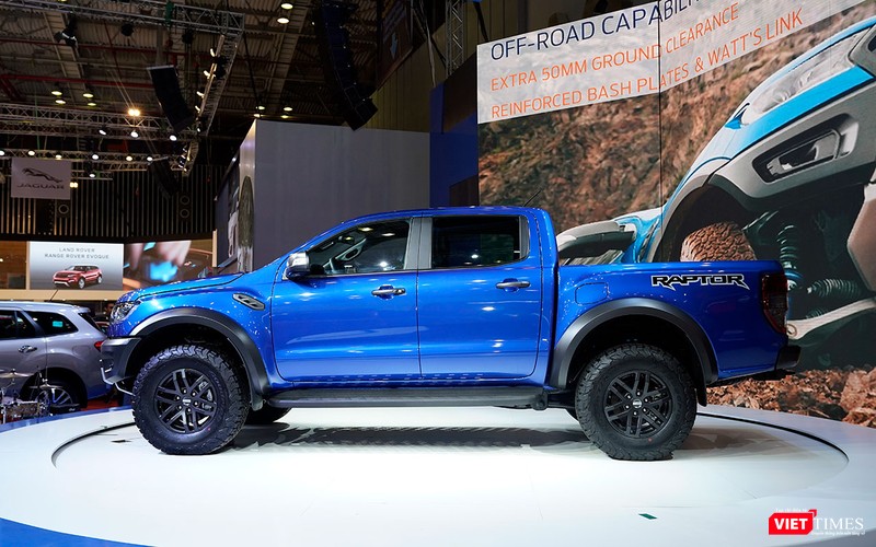 Ranger Raptor được trang bị bộ lốp địa hình chuyên dụng của thương hiệu BF Goodrick. Ranger Raptor được trang bị bộ lốp địa hình chuyên dụng của thương hiệu BF Goodrick.