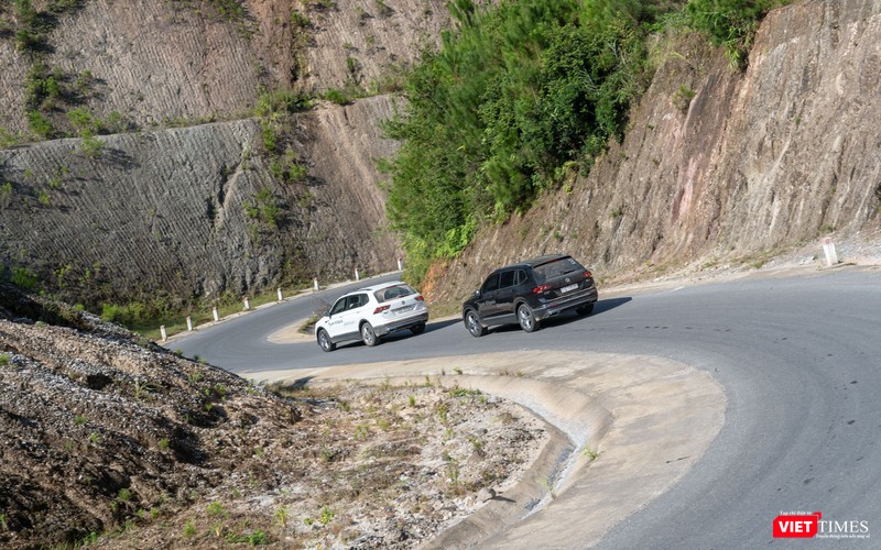 VW Tiguan Allspace đạt được sự ổn định và cân bằng tốt nhờ được trang bị hệ thống treo thích ứng với từng chế độ lái. VW Tiguan Allspace đạt được sự ổn định và cân bằng tốt nhờ được trang bị hệ thống treo thích ứng với từng chế độ lái.