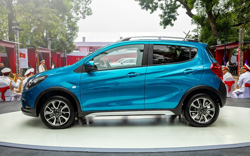 Tay nắm cửa phía sau không còn được bố trí ẩn ở phía trên cao của trụ C nữa.