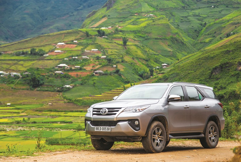 Mẫu xe nhập khẩu nguyên chiếc Toyota Fortuner luôn trong tình trạng chạy hàng.