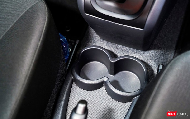 Không gian chứa đồ ở khu vực hàng ghế trước