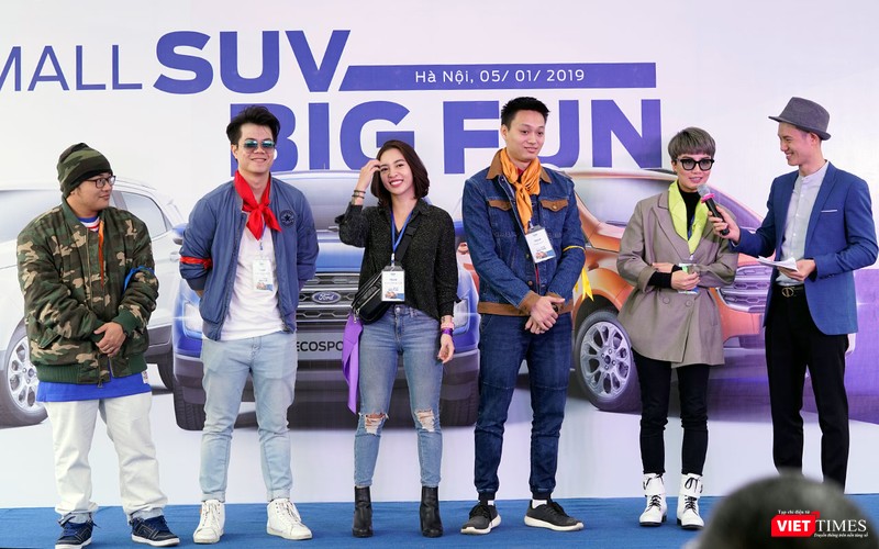 Khách mời nổi tiếng được mời dưới vai trò là đội trưởng của từng nhóm thi.