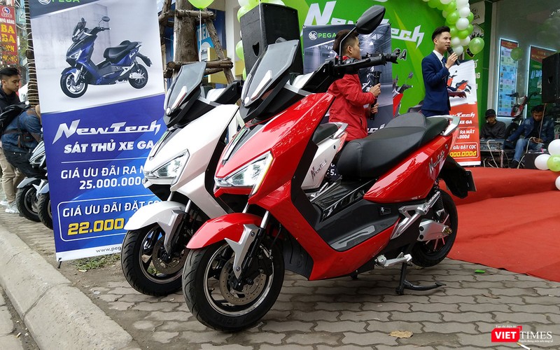 Pega NewTech có thiết kế tương đồng với các mẫu xe tay ga Maxi-Scooter .