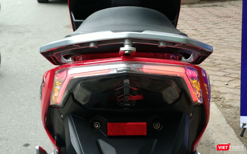 Cụm đèn hậu cũng được trang bị bộ đèn FullLED